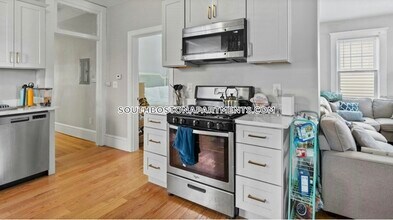 247 L St, Unit 2 in Boston, MA - Building Photo - Building Photo