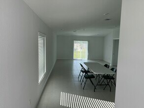 10468 NW Suncrest Lp in Port St. Lucie, FL - Building Photo - Building Photo