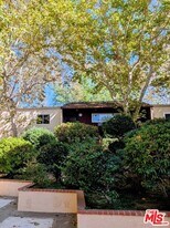 18350 Hatteras St in Los Angeles, CA - Building Photo