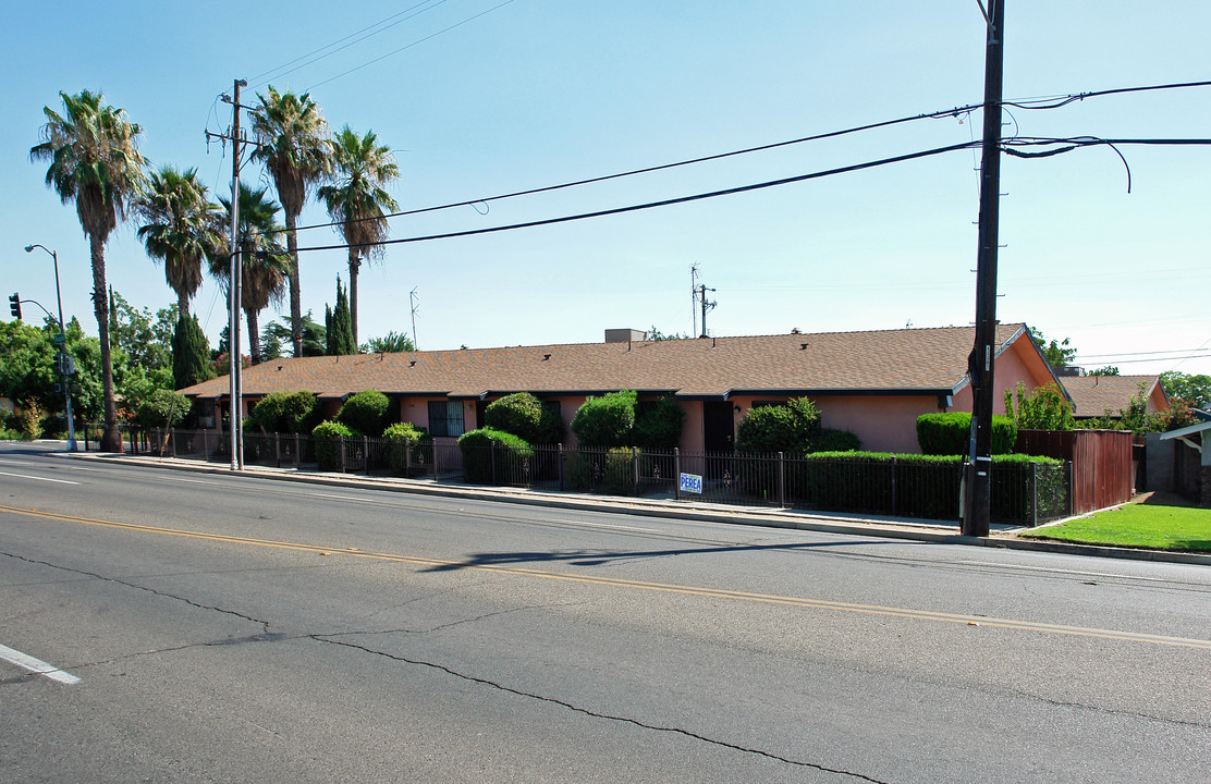 2340 N Maple Ave in Fresno, CA - Building Photo