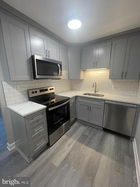 110 N College Dr in Sterling, VA - Building Photo - Building Photo