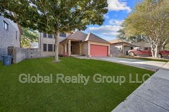 3821 Davenport in Schertz, TX - Foto de edificio - Building Photo