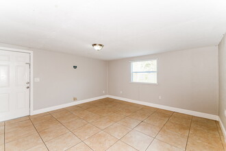 201 Fairview Ave in Ft. Myers, FL - Building Photo - Building Photo