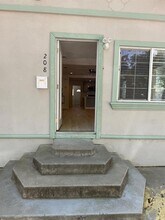 210 Clinton Ave in Roseville, CA - Building Photo - Building Photo
