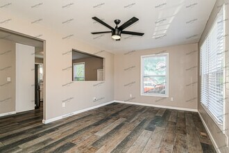 8810 Harold Dr in Berkeley, MO - Building Photo - Building Photo