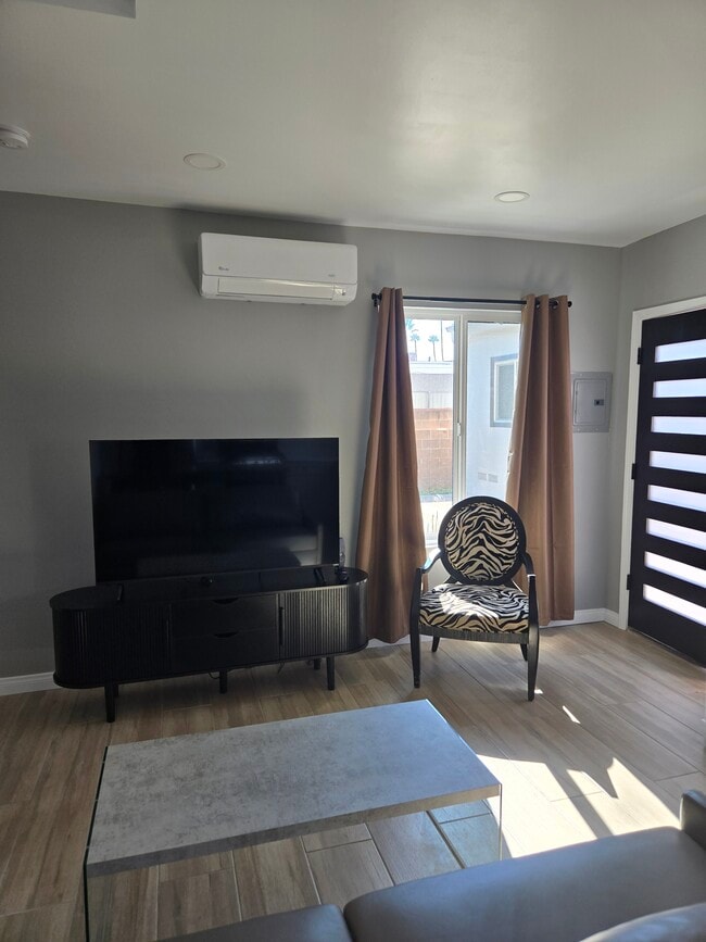 2504 El Sol Ave in Altadena, CA - Foto de edificio - Building Photo