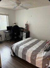 341 Lakeview Dr in Weston, FL - Building Photo - Building Photo