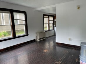 120 Main St. in Springfield, VT - Foto de edificio - Building Photo