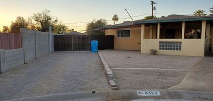 8352 N 2nd Pl in Phoenix, AZ - Foto de edificio - Building Photo