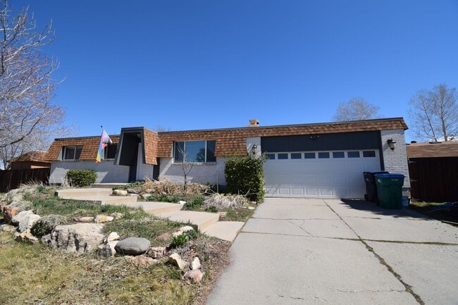 8147 Boysenberry Dr in Sandy, UT - Building Photo - Building Photo