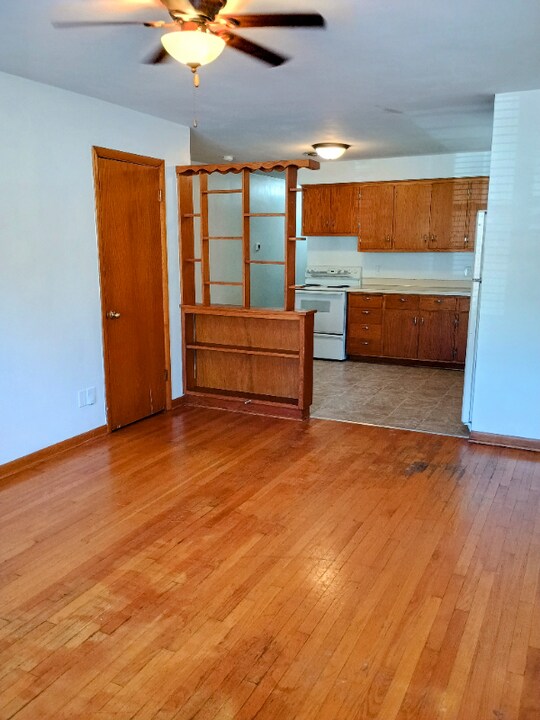 290 Orchard Dr-Unit -2 in Oregon, WI - Foto de edificio