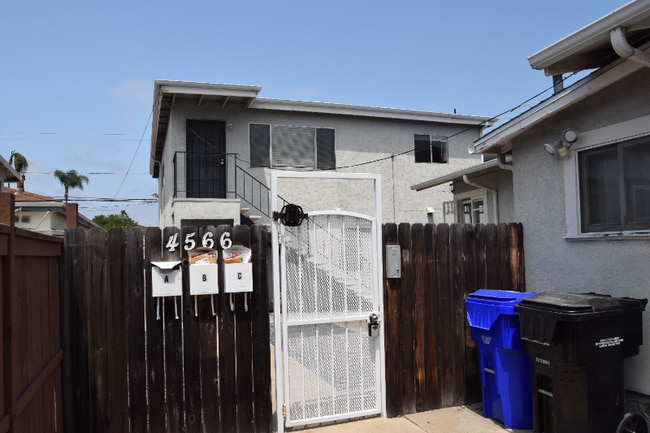 4566 Utah St, Unit B in San Diego, CA - Foto de edificio - Building Photo