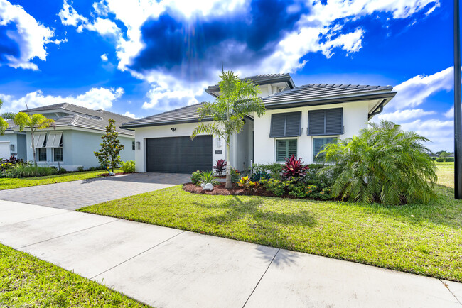 12417 SW Sunrise Lk Ter in Port St. Lucie, FL - Building Photo - Building Photo