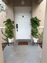 5460 SW 70th Pl N in Miami, FL - Building Photo