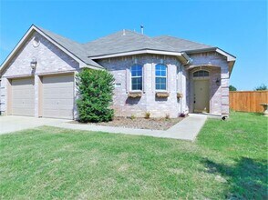 2917 Oakshire St in Denton, TX - Building Photo - Building Photo