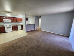 4470 Sandy River Dr in Las Vegas, NV - Foto de edificio - Building Photo