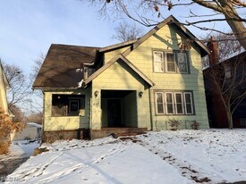 517 Aqueduct St in Akron, OH - Building Photo
