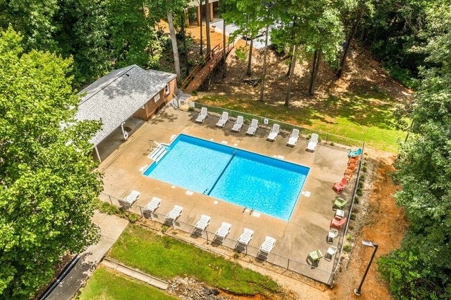 Cedarbrook Apartments in Morganton, NC - Building Photo - Building Photo