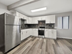 5521 Brooklyn Ave NE in Seattle, WA - Building Photo - Building Photo