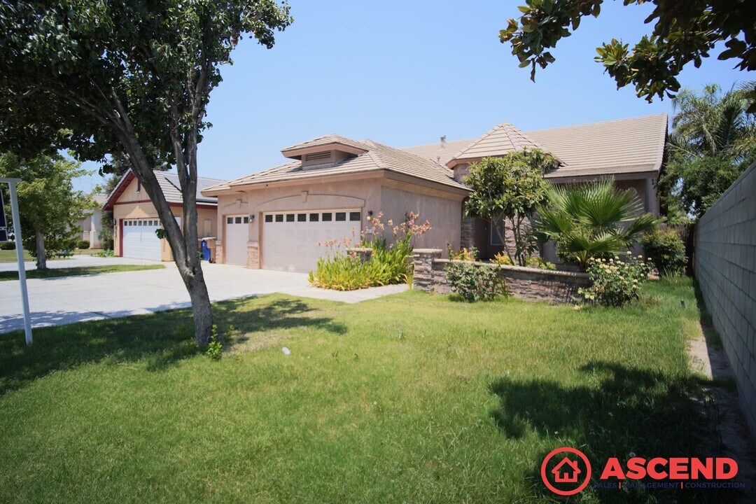3010 Amber Canyon Pl in Bakersfield, CA - Building Photo