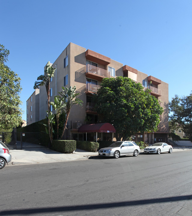 1318 N Orange Dr in Los Angeles, CA - Building Photo