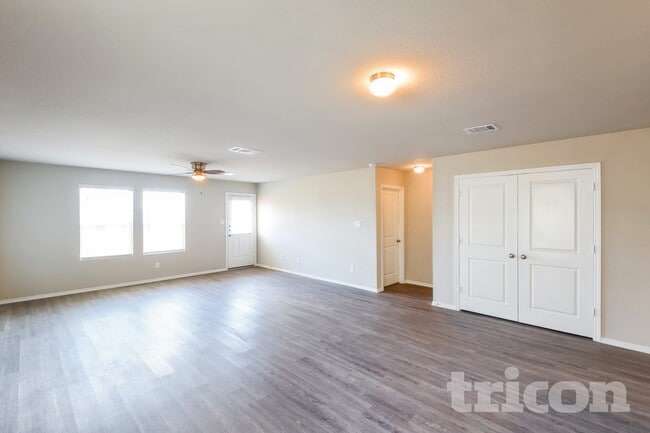 9706 Marbach Hl in San Antonio, TX - Building Photo - Building Photo