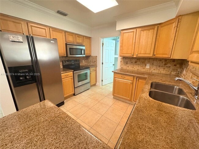 5710 SW 55th St in Miami, FL - Building Photo - Building Photo