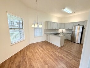 570 Terry Ave in Springdale, AR - Building Photo - Building Photo