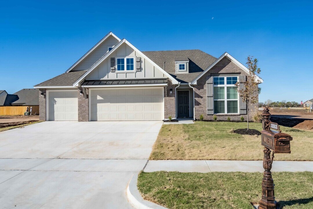 12312 S Maplewood Ave in Bixby, OK - Building Photo