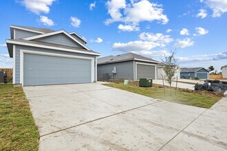 972 Creek in Seguin, TX - Building Photo - Building Photo