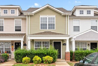 329 Sam Houston Cir in Clarksville, TN - Building Photo - Building Photo