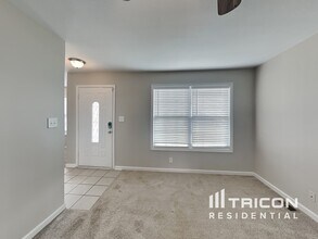 327 Mills Dr in Clarksville, TN - Building Photo - Building Photo