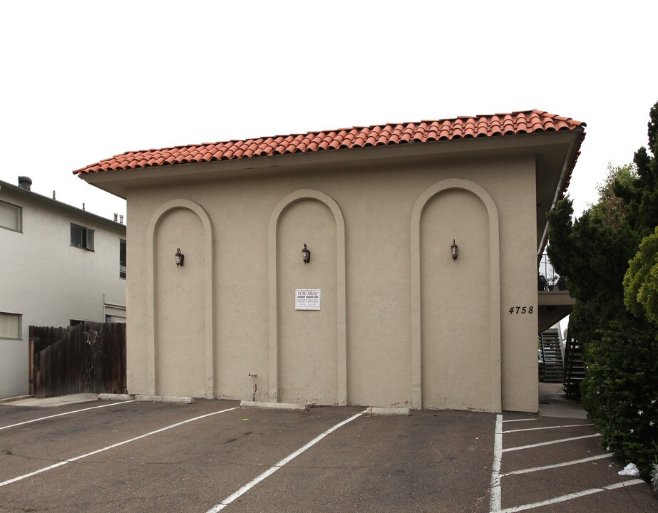 4758 Mansfield St in San Diego, CA - Building Photo