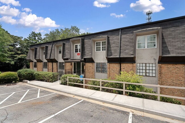 315 Winding River Dr in Sandy Springs, GA - Building Photo - Building Photo