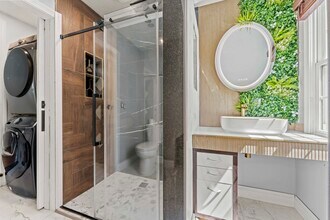 210 Raymond Rd, Unit 1 in West Hartford, CT - Foto de edificio - Building Photo