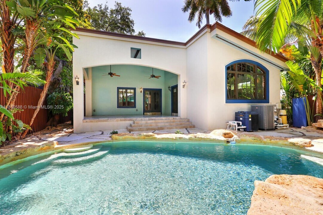 2527 Inagua Ave in Miami, FL - Building Photo