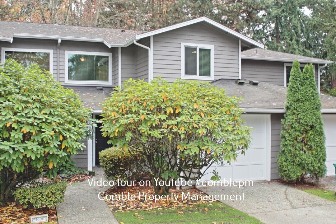 16005 NE 40th Ct in Redmond, WA - Building Photo