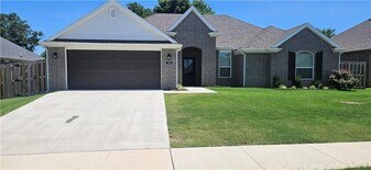 304 W Tyler Rd in Farmington, AR - Building Photo