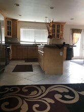 2395 N Northumberland Rd in Orange, CA - Foto de edificio - Building Photo