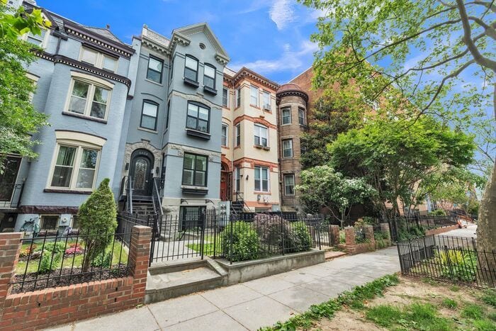 3453 Holmead Pl NW in Washington, DC - Building Photo