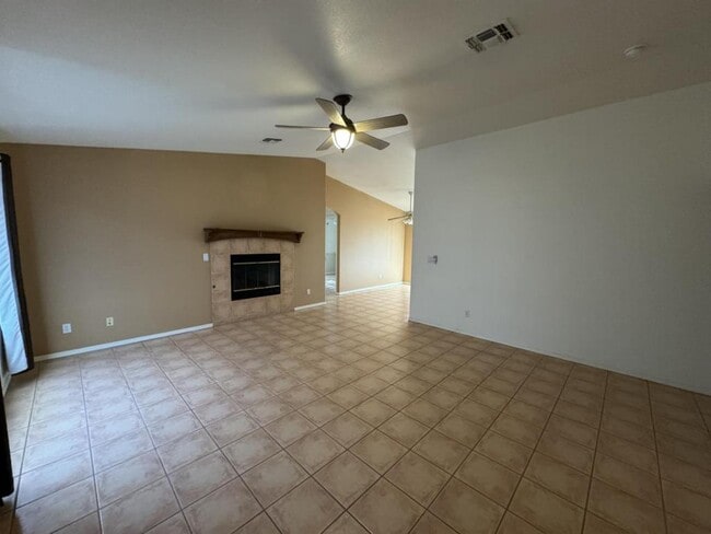 5005 Camelback Pl in Kingman, AZ - Building Photo - Building Photo