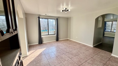 1360 W Evergreen Ave in Chicago, IL - Building Photo - Building Photo