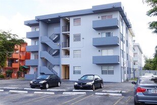 495 NW 72nd Ave in Miami, FL - Building Photo