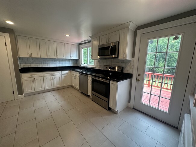 76 Wellesley Ave in Wellesley, MA - Building Photo - Building Photo