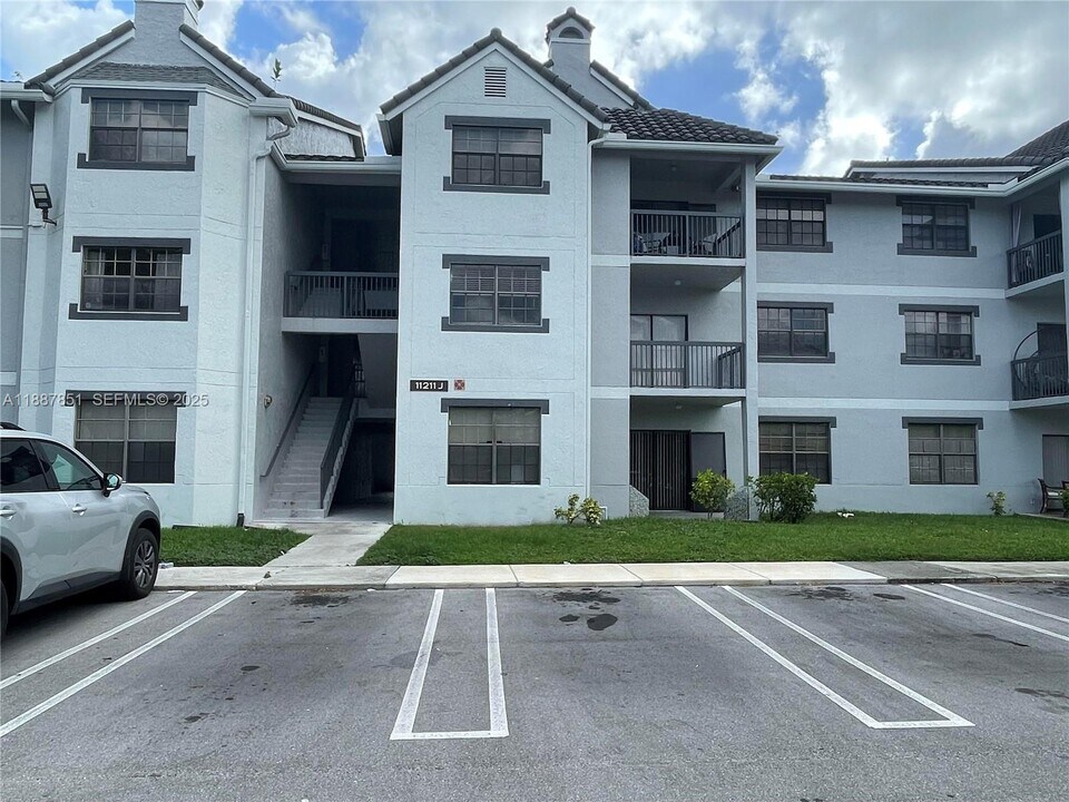 11211 W Atlantic Blvd in Coral Springs, FL - Building Photo