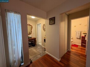 6 Basin Ct in Hercules, CA - Building Photo - Building Photo