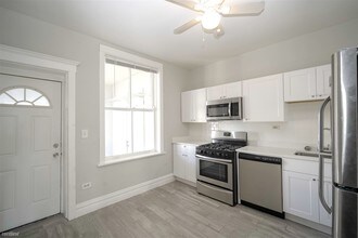 3572 W Cortland St-Unit -Apt 1E in Chicago, IL - Foto de edificio - Building Photo