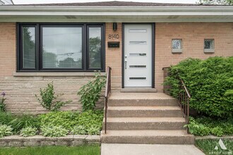 8140 Washington St in Niles, IL - Building Photo - Building Photo