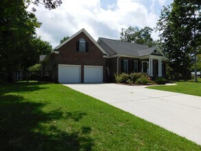 300 Taliaferro Ln in New Bern, NC - Building Photo - Building Photo