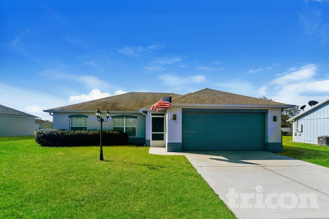 2941 Grayton St in Deltona, FL - Building Photo